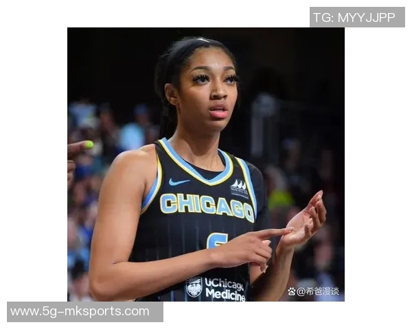 WNBA球星里斯携维密内衣展现完美身材引发时尚热潮