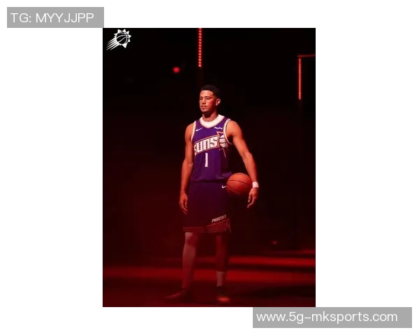 布克谈球队氛围：每天进步心态教练支持让我们乐在其中