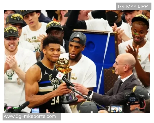 维拉纽瓦谈4号位阵容选择：德克首发KG替补字母哥被裁的深意