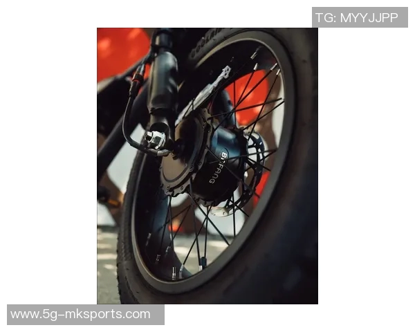 卢卡为队友Pedal送上全轮驱动S系列双电机车最高时速可达36英里