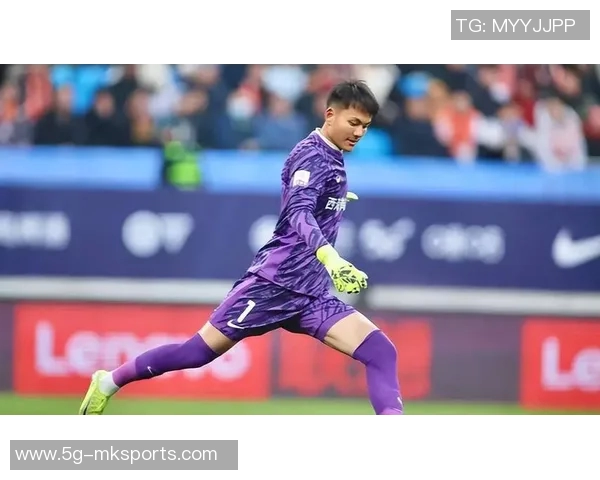 李昊有望在国足中崭露头角二门位置稳固一两年后或成一门主力